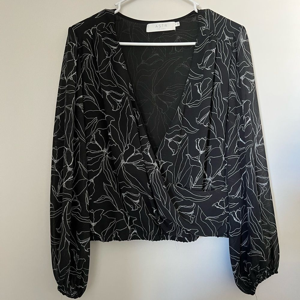 ASTR the Label black floral long sleeve top with puff sleeves size medium